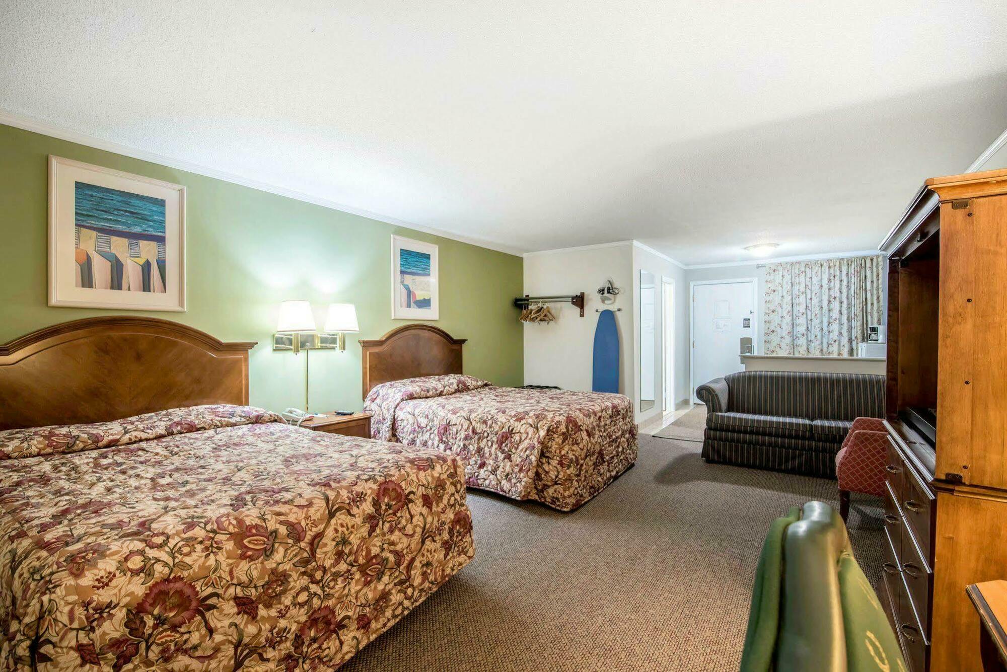 Rodeway Inn And Suites איתקה מראה חיצוני תמונה